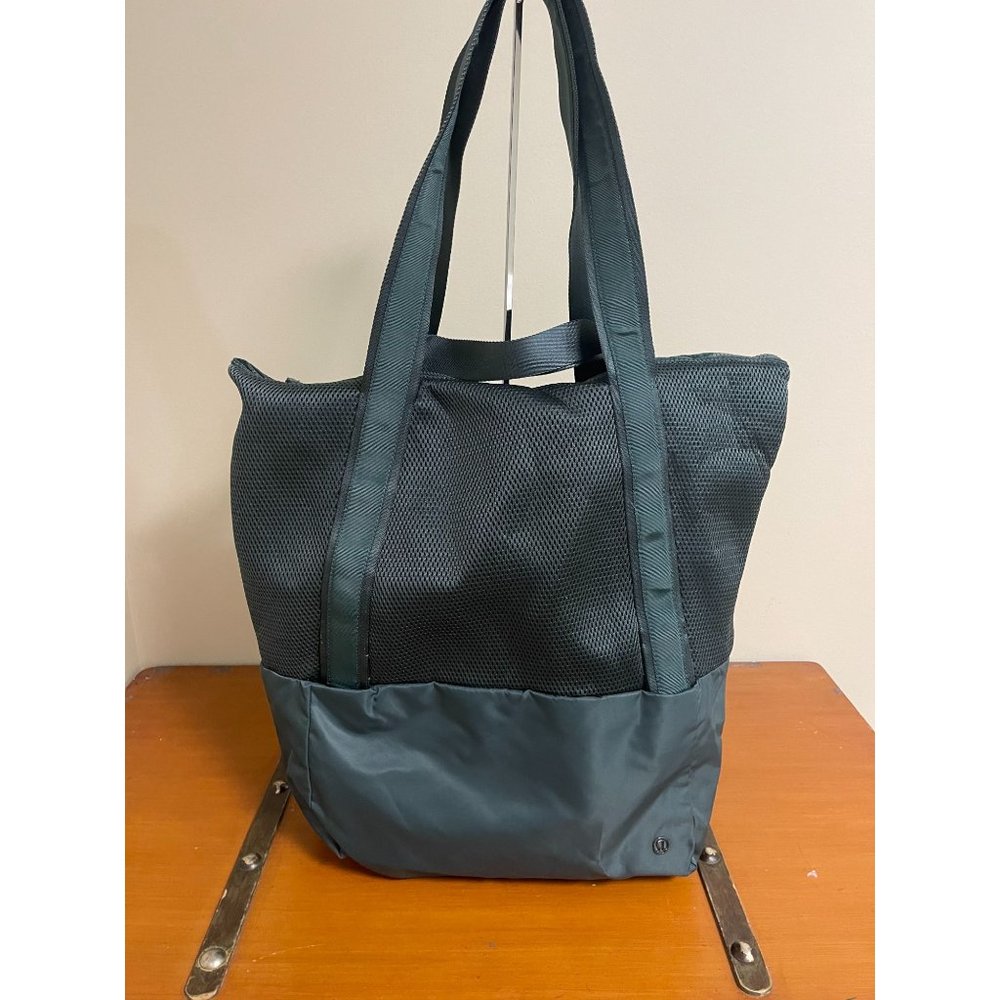 Lululemon Hot Mesh Tote Bag 30L - Dark Forest Green - Picture 3 of 8